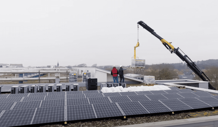 40 Appartementen gasloos voor woningcorporatie Kennemer Wonen-hijsen-warmtepompen-KTI-Installatietechniek-02