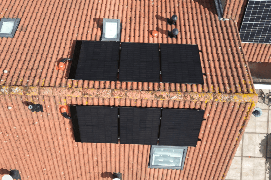 close-up pvt panelen voor woningcorporatie Wooncompagnie